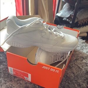 Nike women’s white tennis sneakers